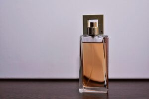 Perfumy damskie — jak wybrać dla siebie idealny zapach?
