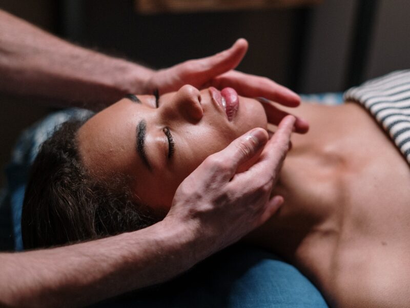 Czy masażu twarzy można nauczyć się na kursie?