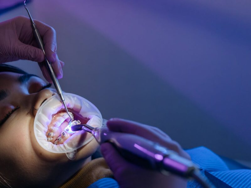 Ortodonta na NFZ. Dlaczego warto korzystać z jego usług?